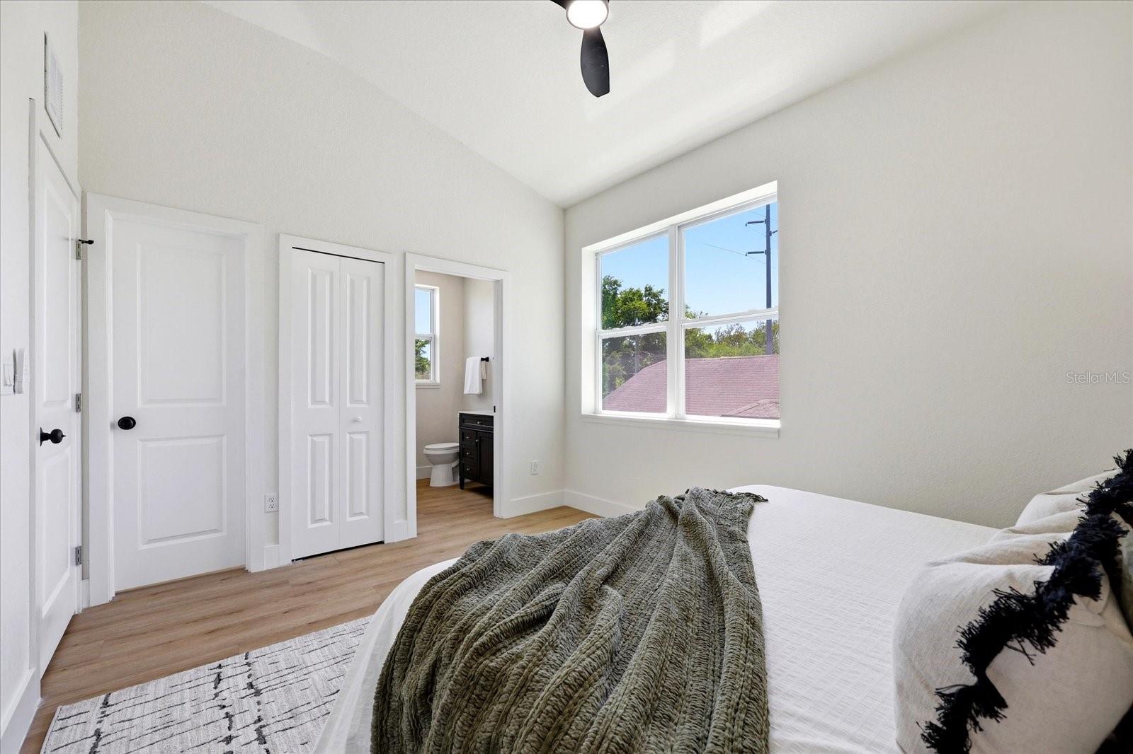 Image 24 of 44 For 1235 11th Avenue S