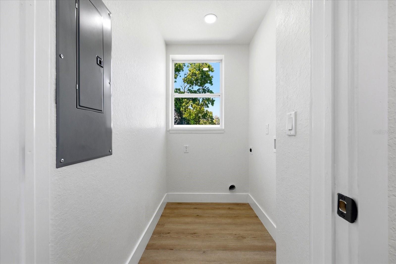 Image 33 of 44 For 1235 11th Avenue S