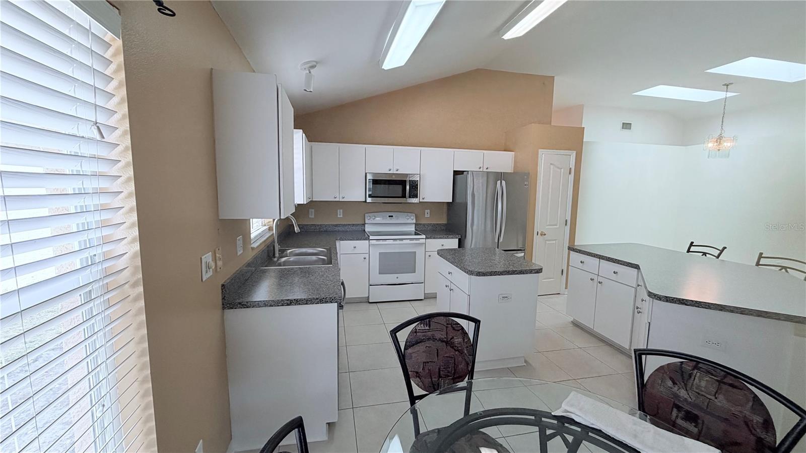 Image 10 of 30 For 10216 Oasis Palm Drive