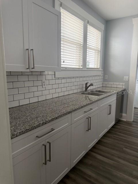 Image 20 of 26 For 208 Tampania Avenue