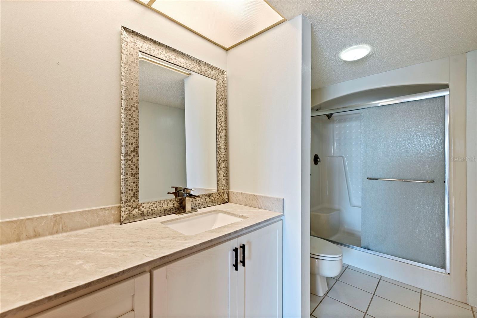 Image 31 of 59 For 736 Island Way 504