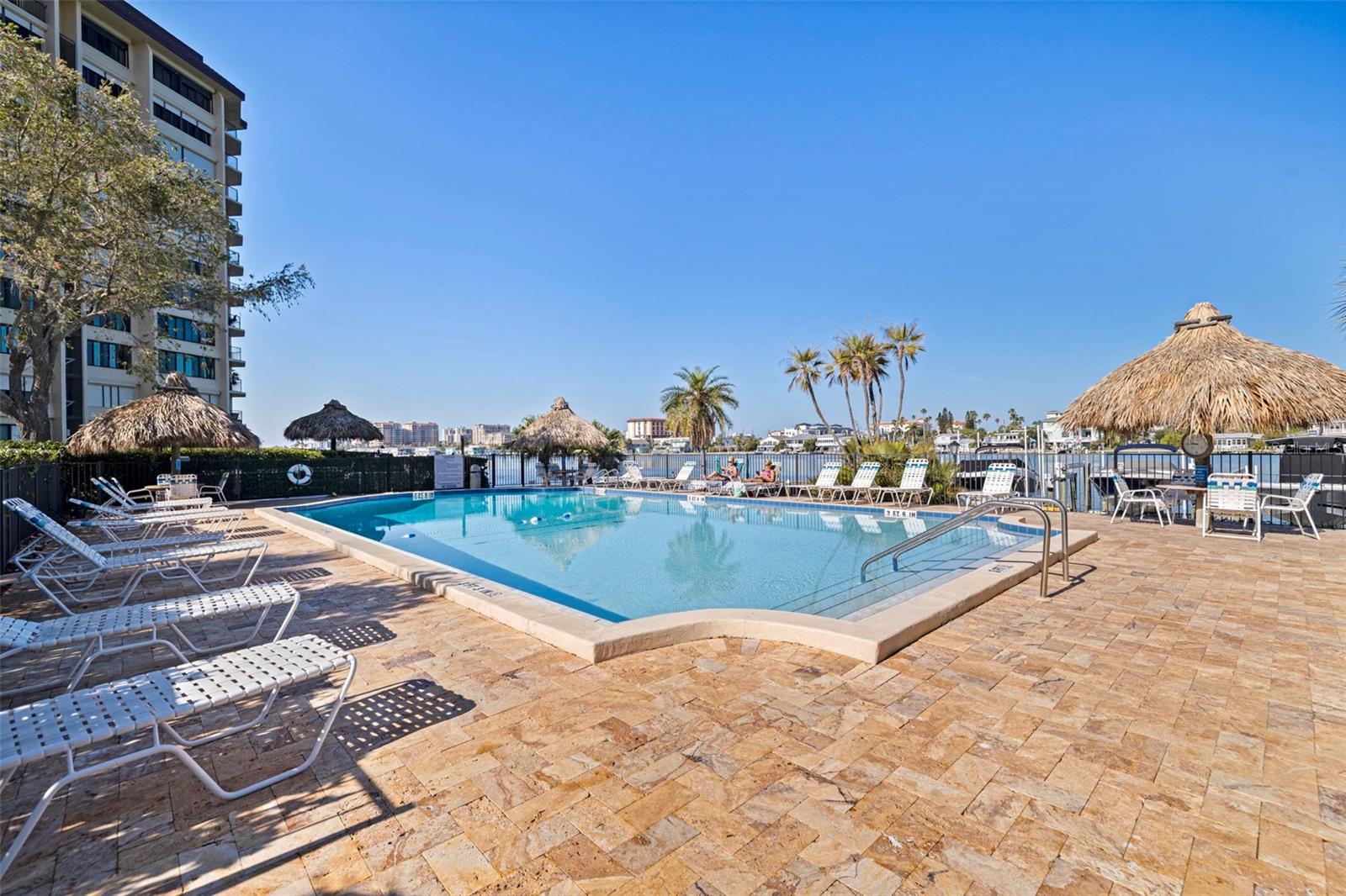 Image 33 of 59 For 736 Island Way 504