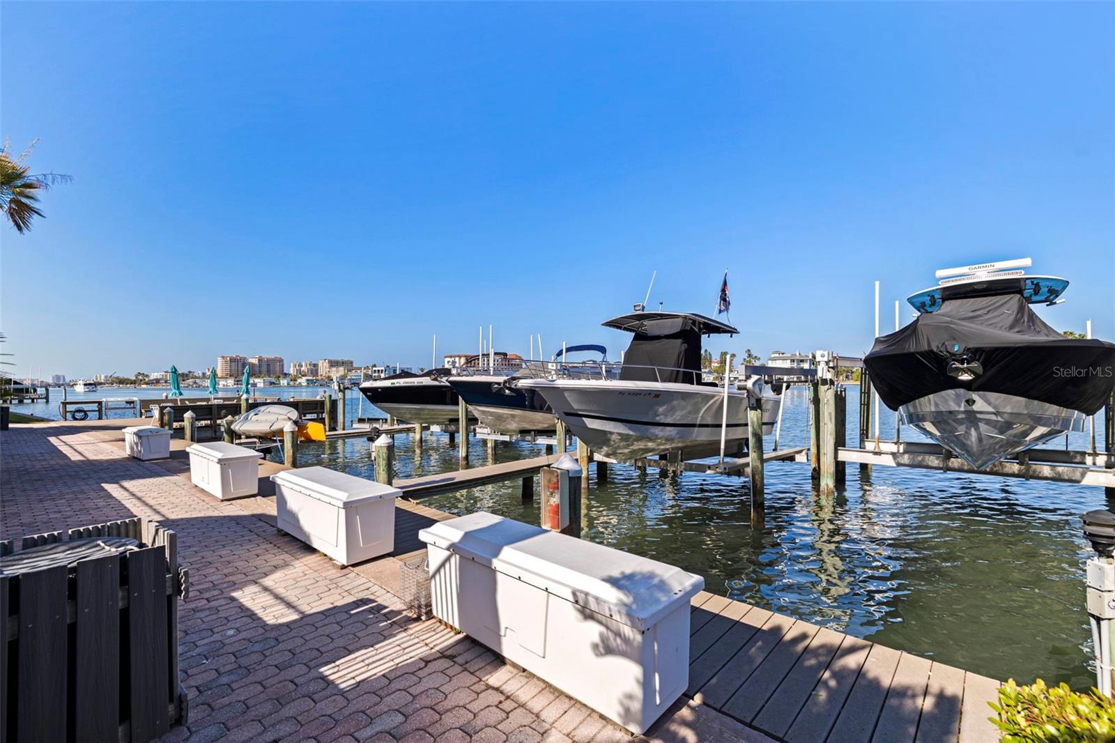 Image 35 of 59 For 736 Island Way 504