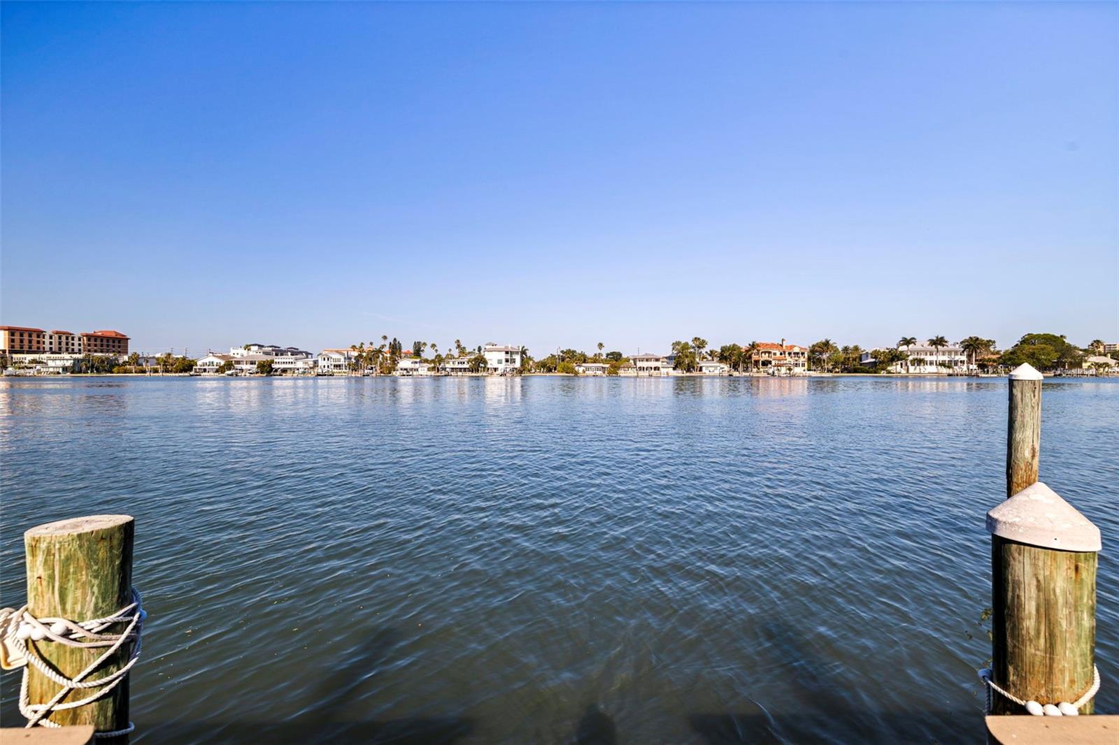 Image 37 of 59 For 736 Island Way 504