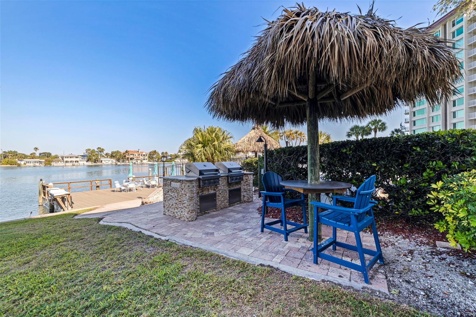 Image 38 of 59 For 736 Island Way 504