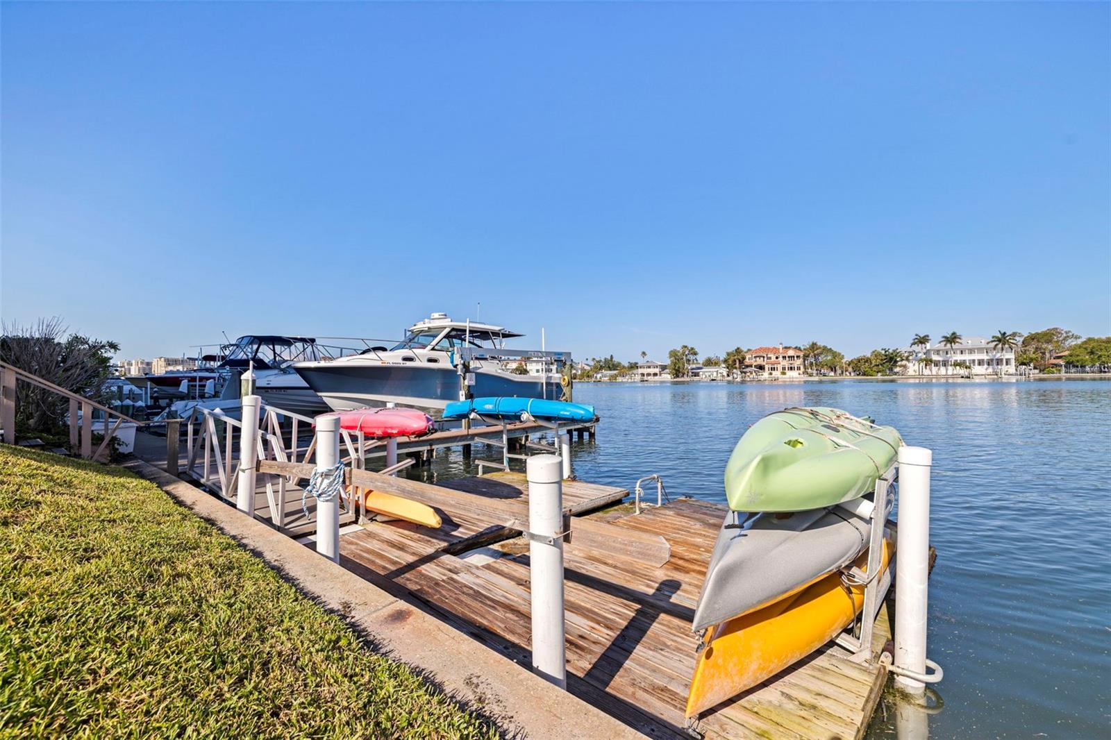 Image 39 of 59 For 736 Island Way 504