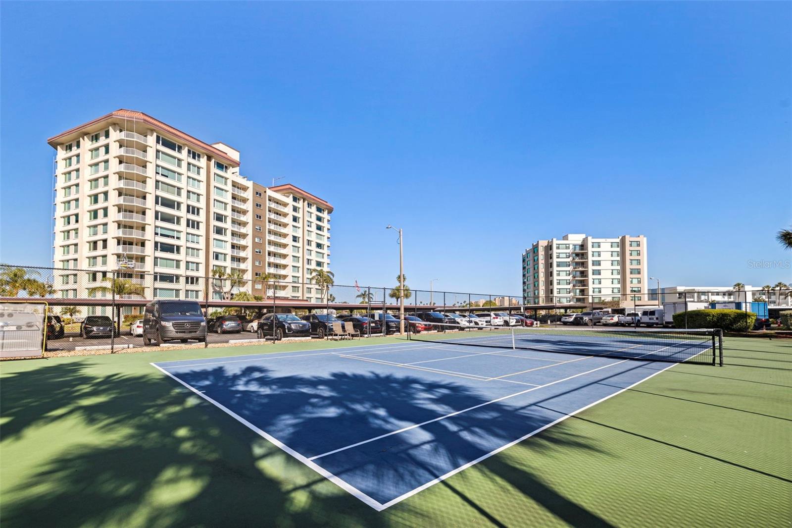 Image 40 of 59 For 736 Island Way 504