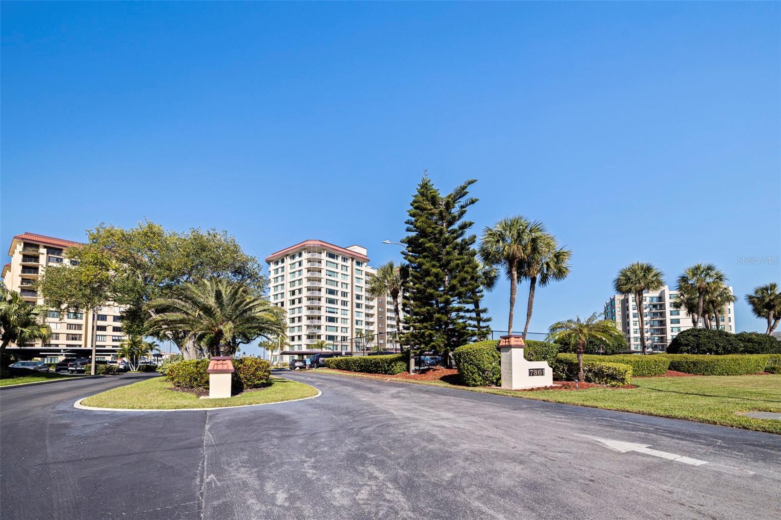 Image 42 of 59 For 736 Island Way 504