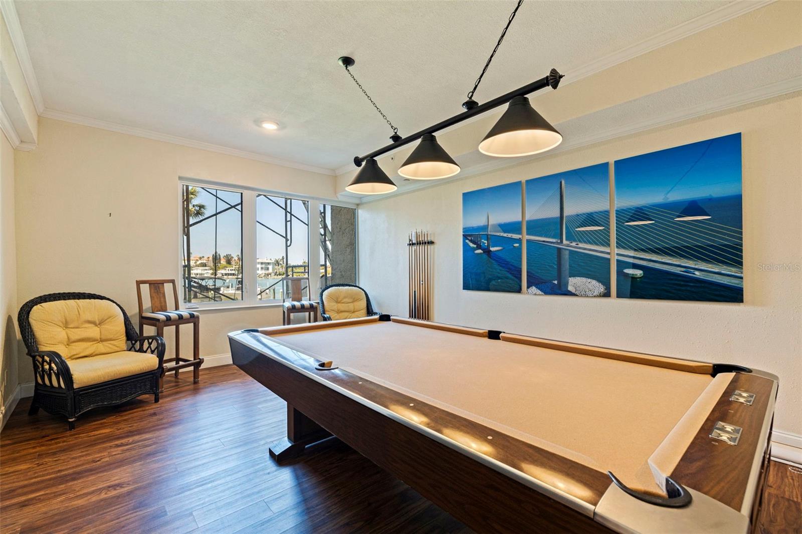 Image 46 of 59 For 736 Island Way 504