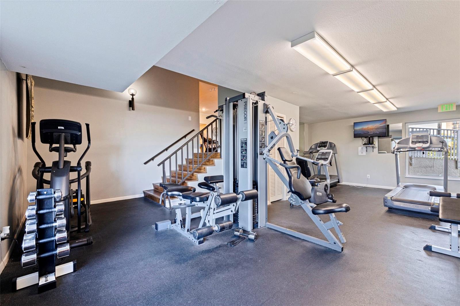 Image 47 of 59 For 736 Island Way 504