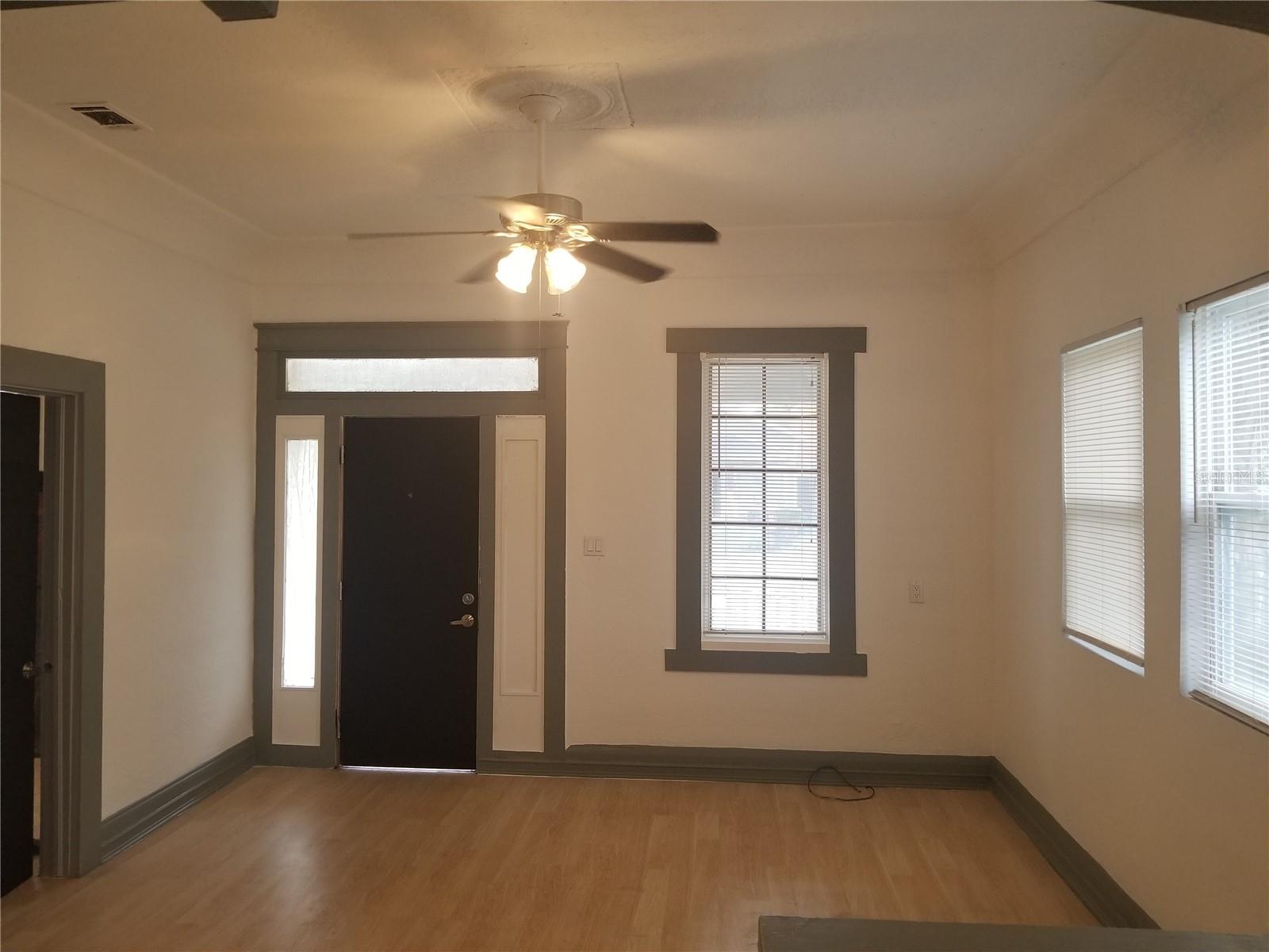 Image 4 of 12 For 2107 Chestnut Street