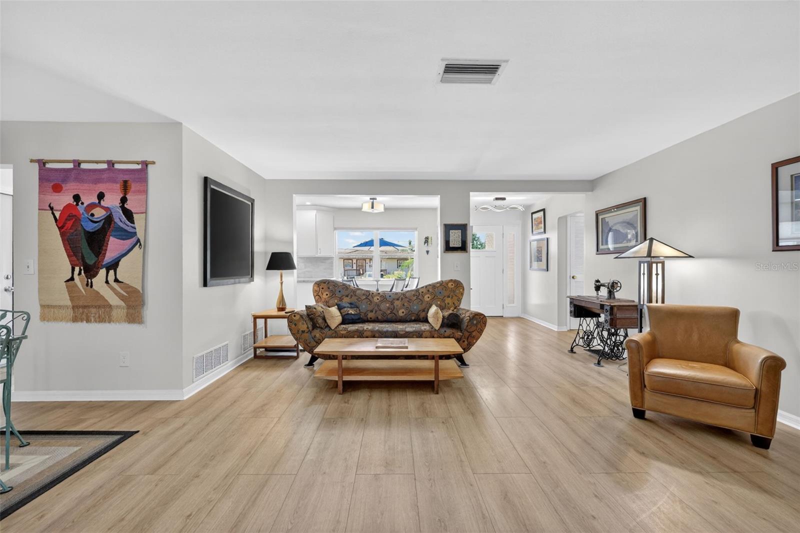 Image 11 of 66 For 209 Westwinds Drive