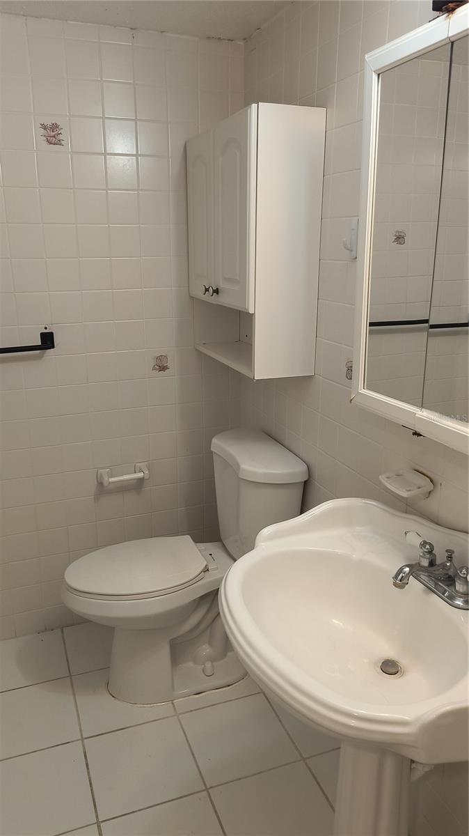 Image 10 of 11 For 2525 Bay Drive A35