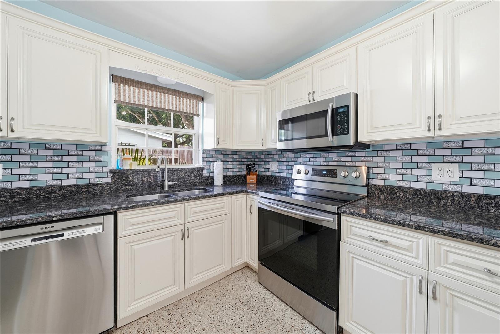 Image 14 of 37 For 10437 52nd Avenue N