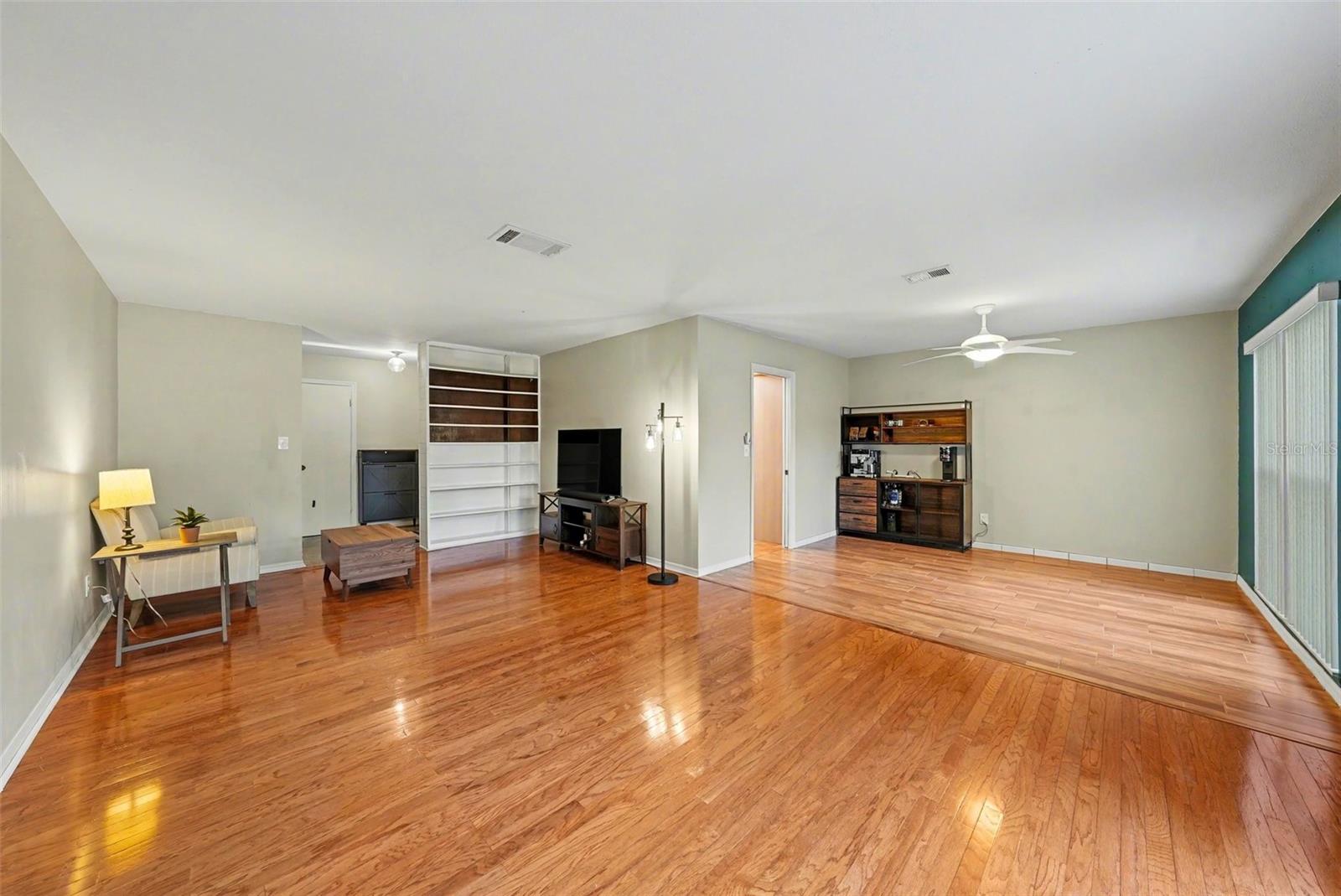 Image 7 of 28 For 13503 Greenleaf Drive