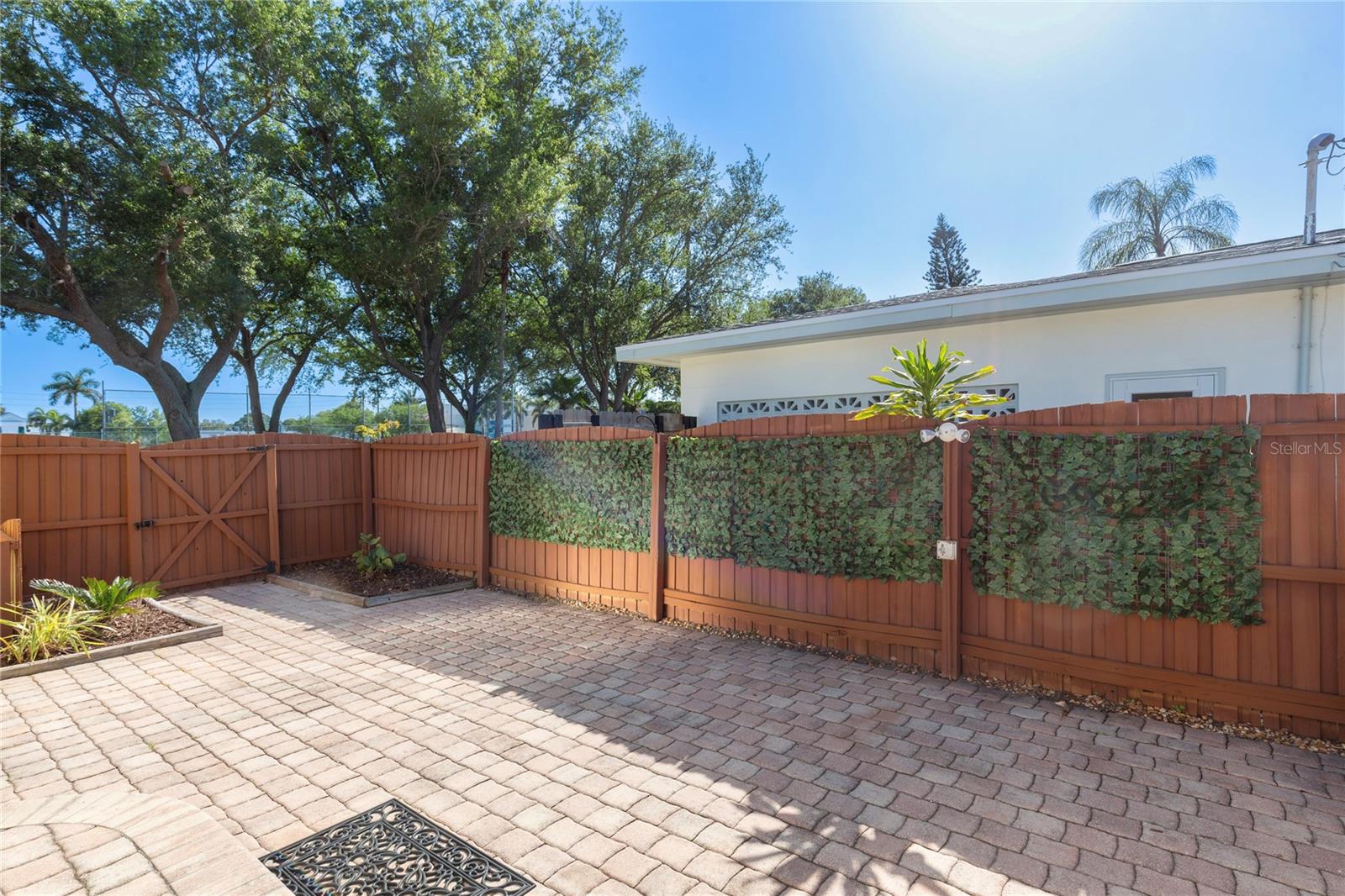 Image 26 of 38 For 1110 Varona  