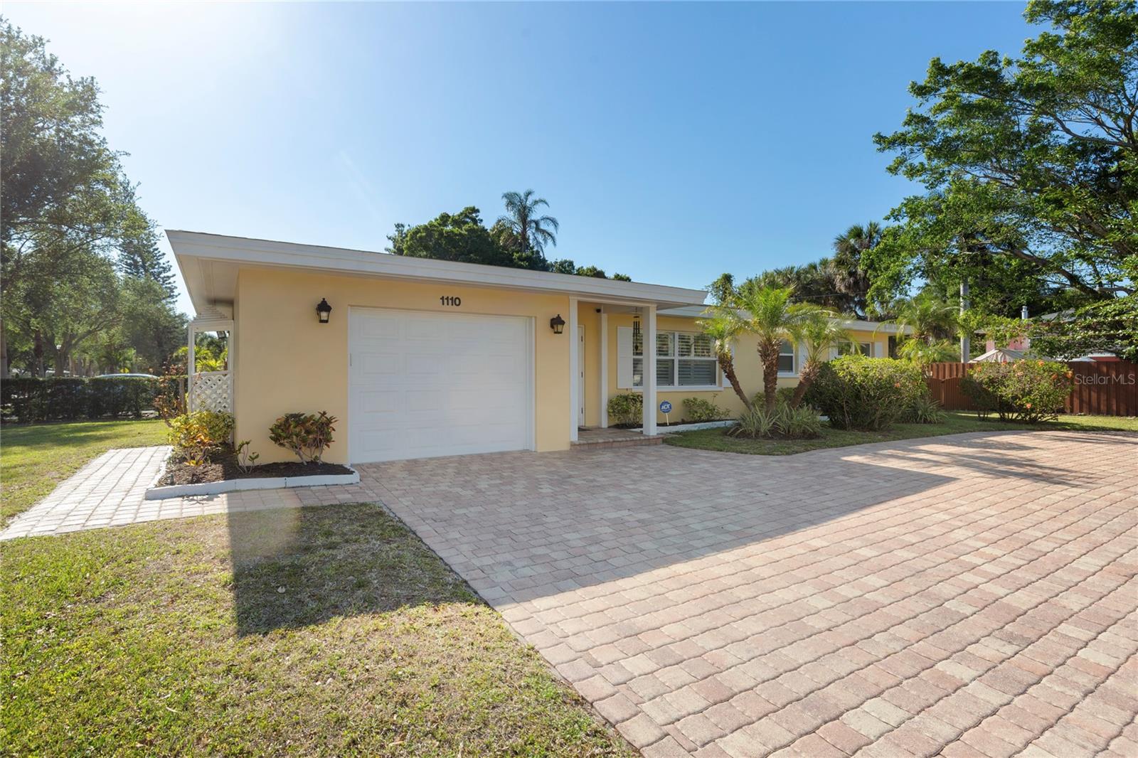 Image 5 of 38 For 1110 Varona  