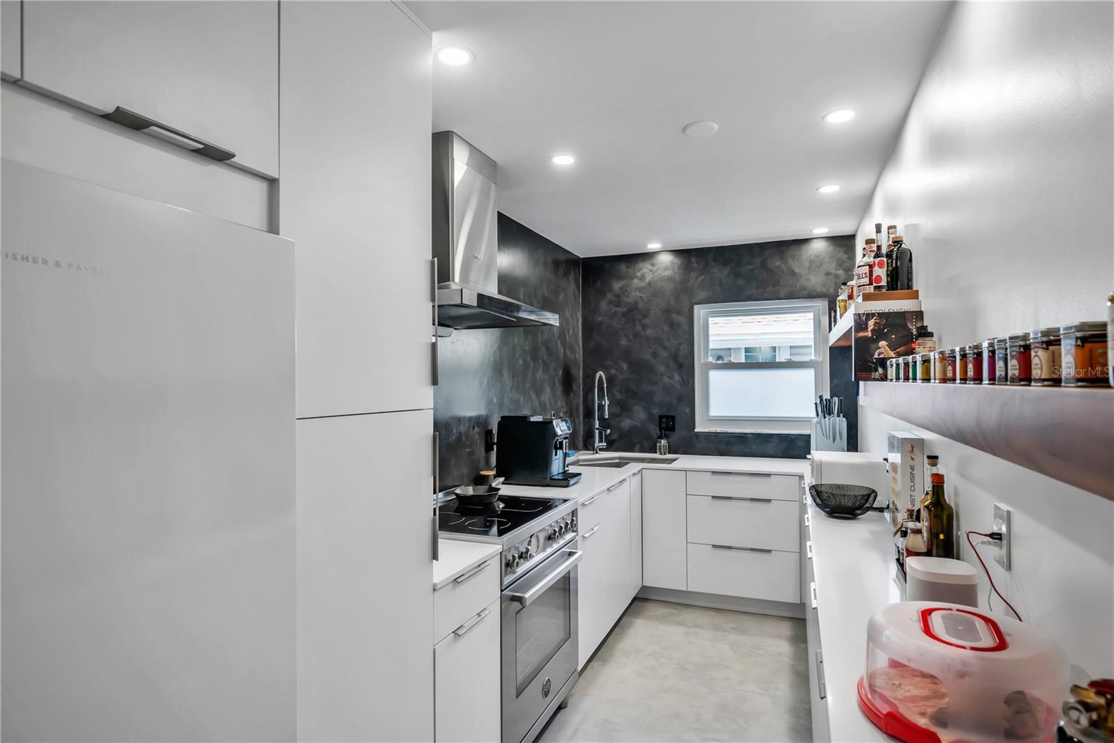 Image 13 of 41 For 224 6th Avenue N 13