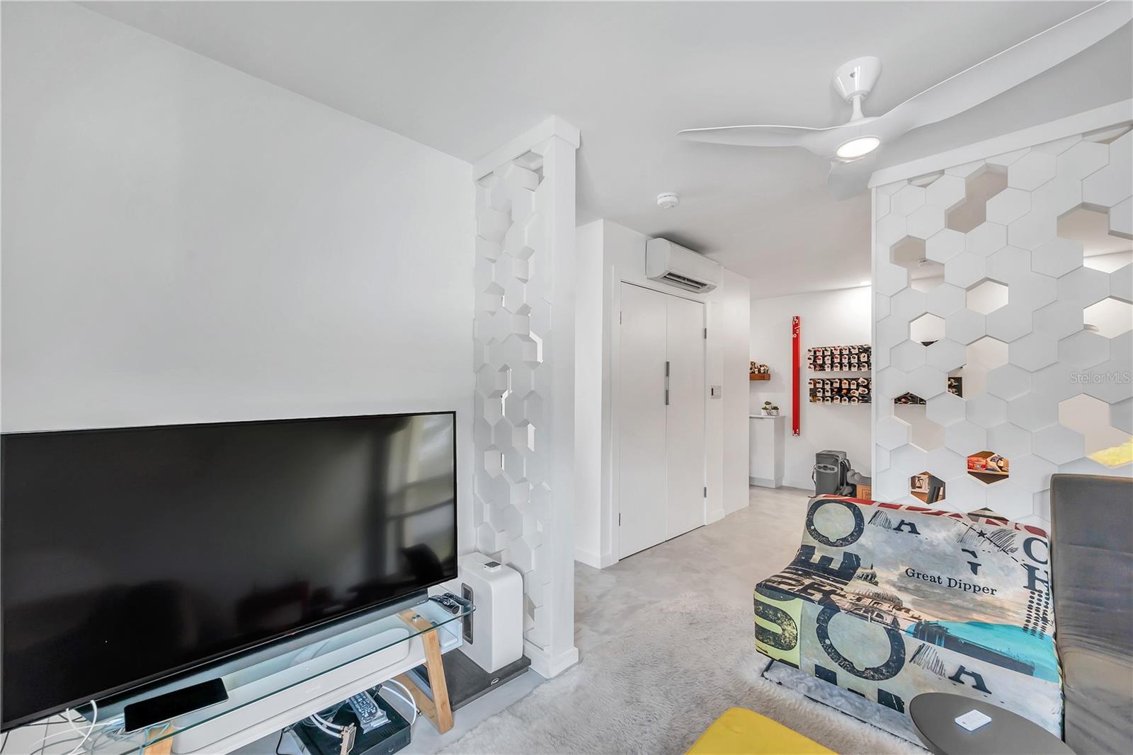 Image 20 of 41 For 224 6th Avenue N 13