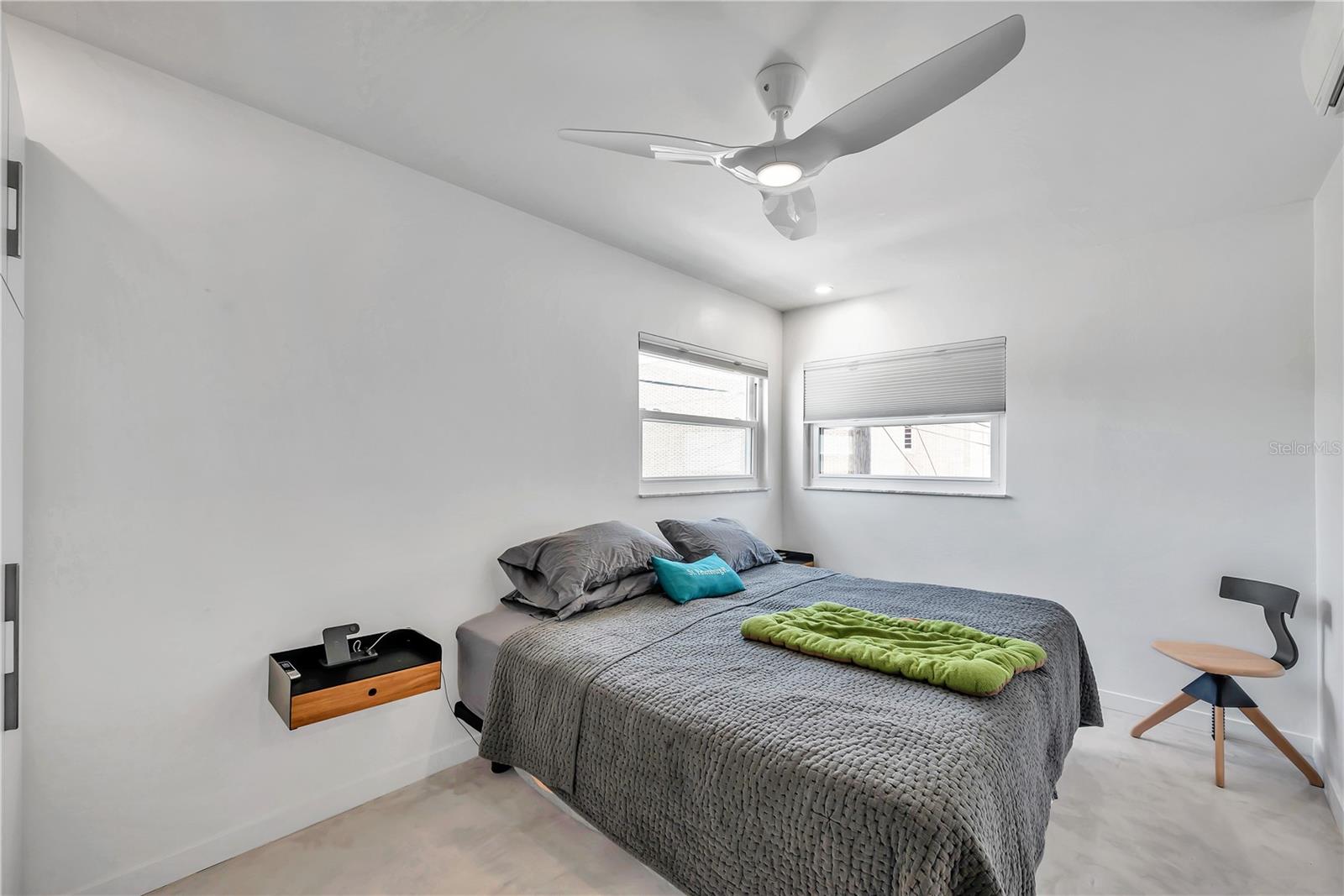 Image 21 of 41 For 224 6th Avenue N 13