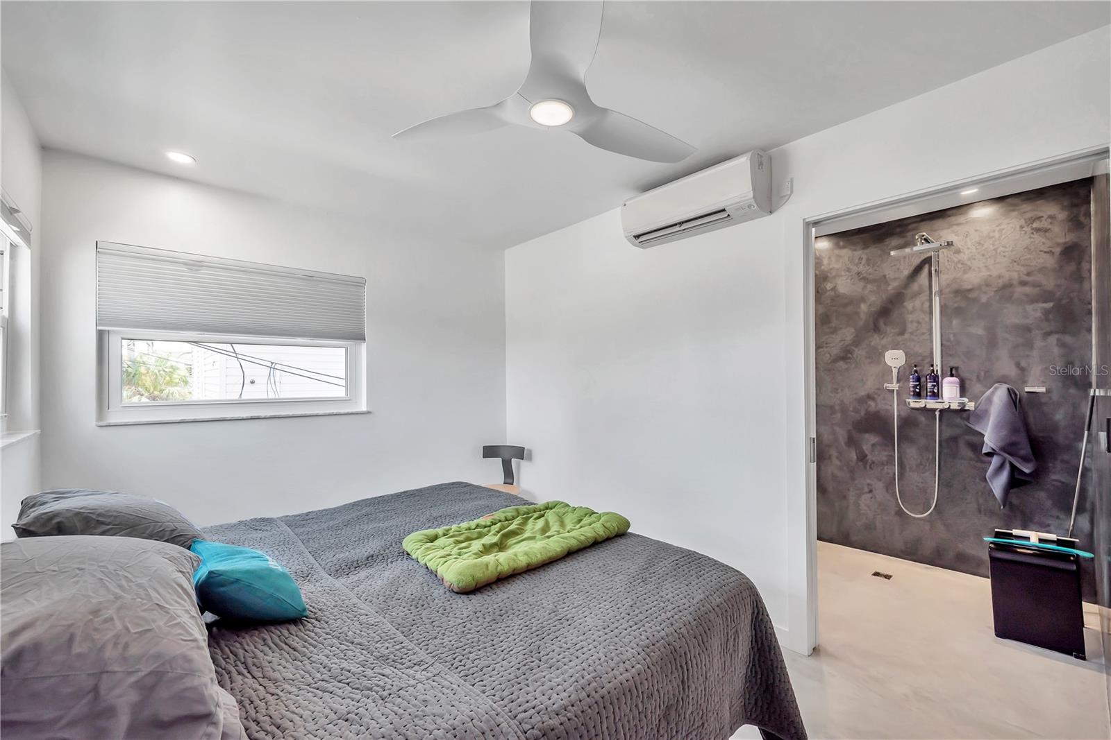 Image 22 of 41 For 224 6th Avenue N 13