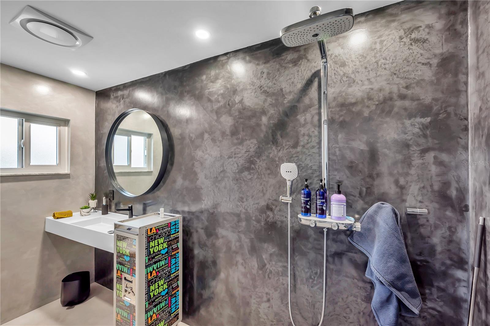 Image 25 of 41 For 224 6th Avenue N 13