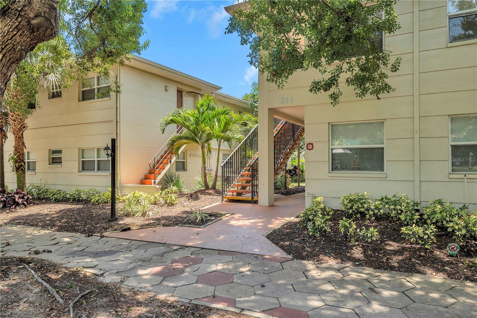 Image 4 of 41 For 224 6th Avenue N 13