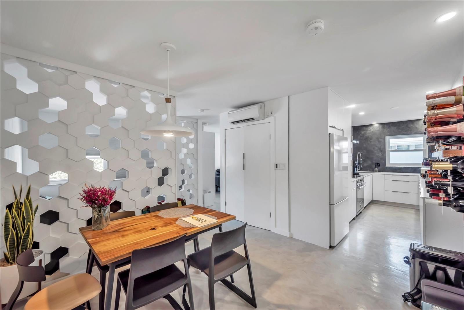 Image 7 of 41 For 224 6th Avenue N 13