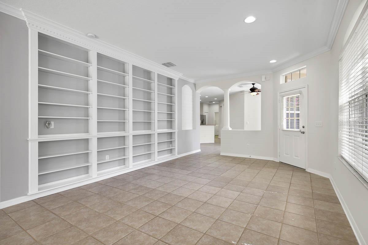 Image 10 of 41 For 15715 Phoebepark Avenue