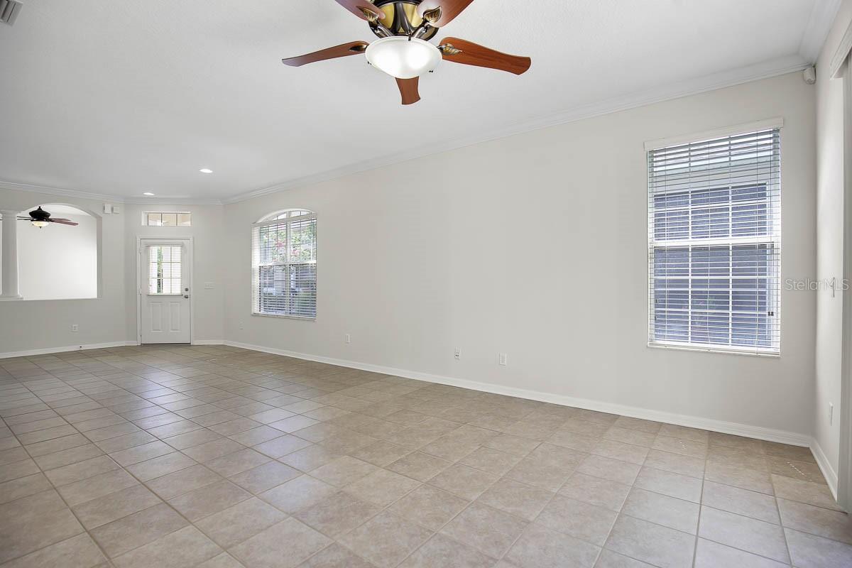 Image 12 of 41 For 15715 Phoebepark Avenue