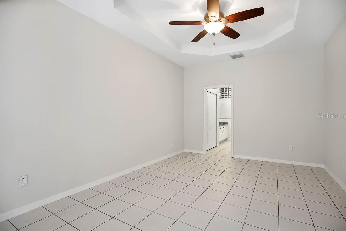 Image 17 of 41 For 15715 Phoebepark Avenue