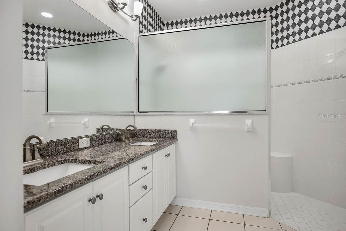 Image 21 of 41 For 15715 Phoebepark Avenue