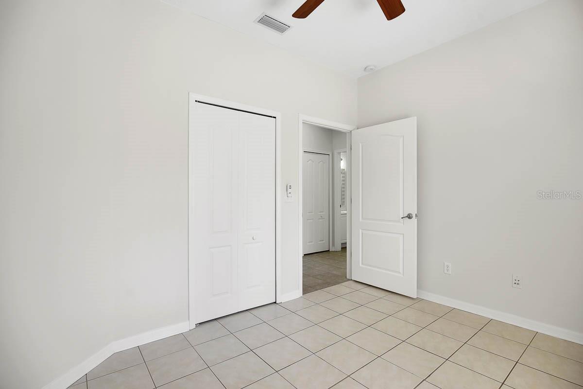 Image 26 of 41 For 15715 Phoebepark Avenue