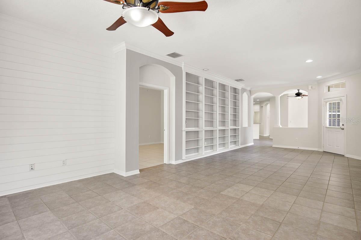 Image 7 of 41 For 15715 Phoebepark Avenue