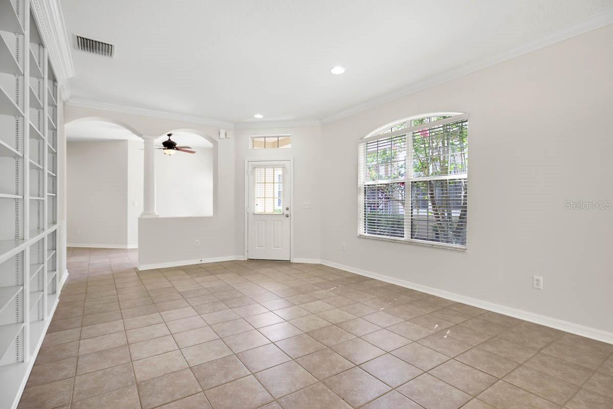 Image 9 of 41 For 15715 Phoebepark Avenue