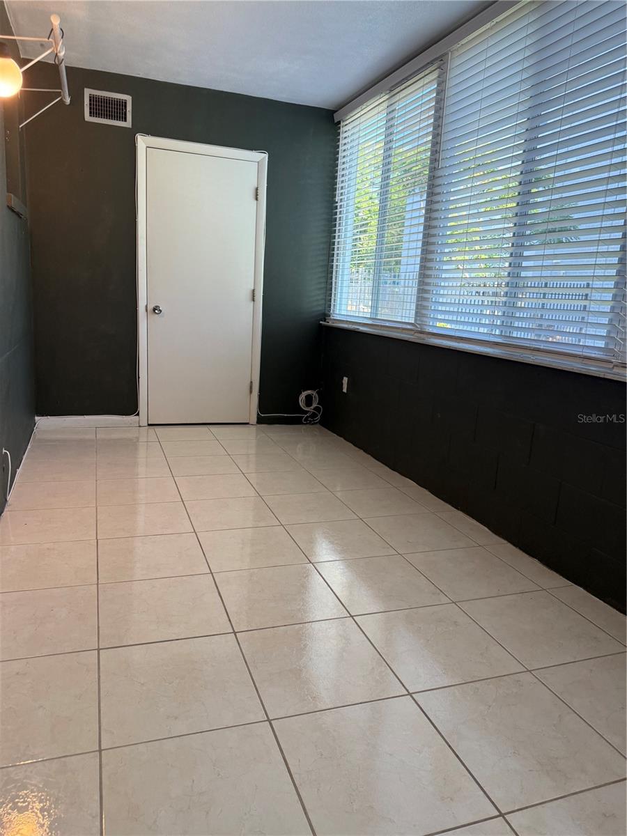 Image 11 of 14 For 1001 77th Avenue N 102