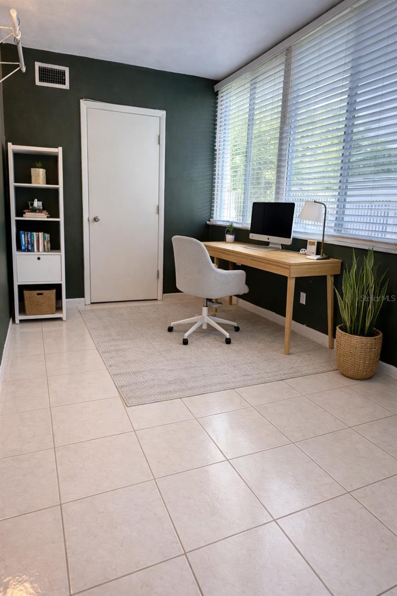 Image 12 of 14 For 1001 77th Avenue N 102