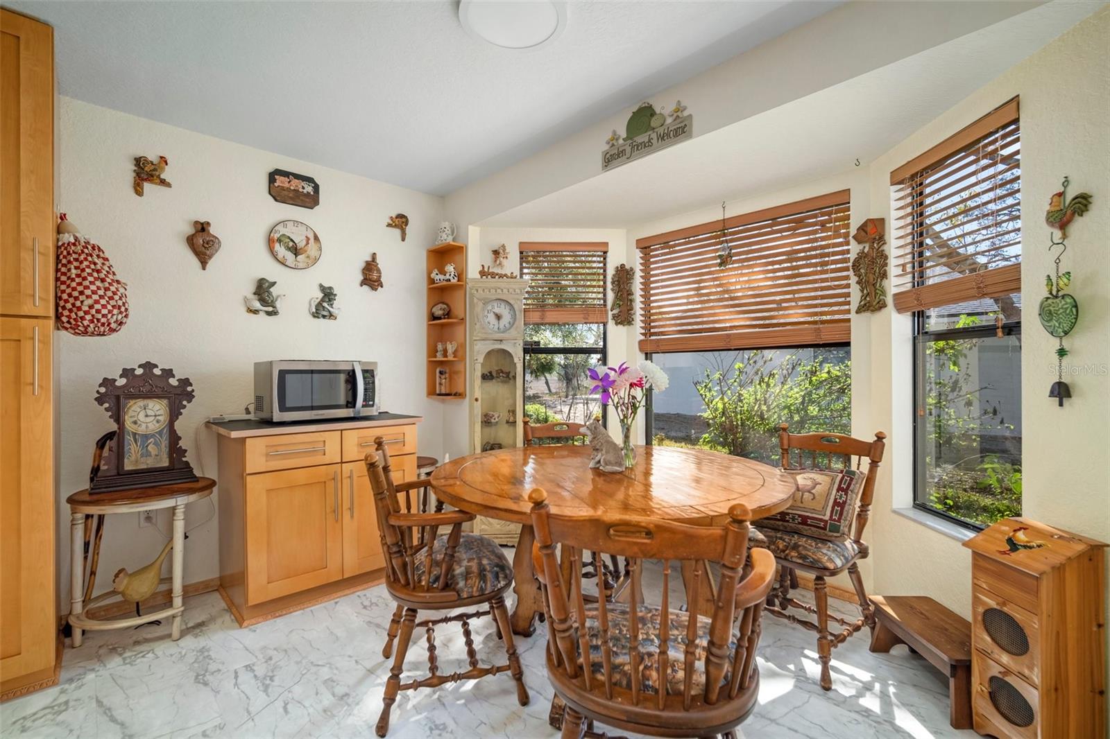 Image 11 of 46 For 1472 Ivydale Road