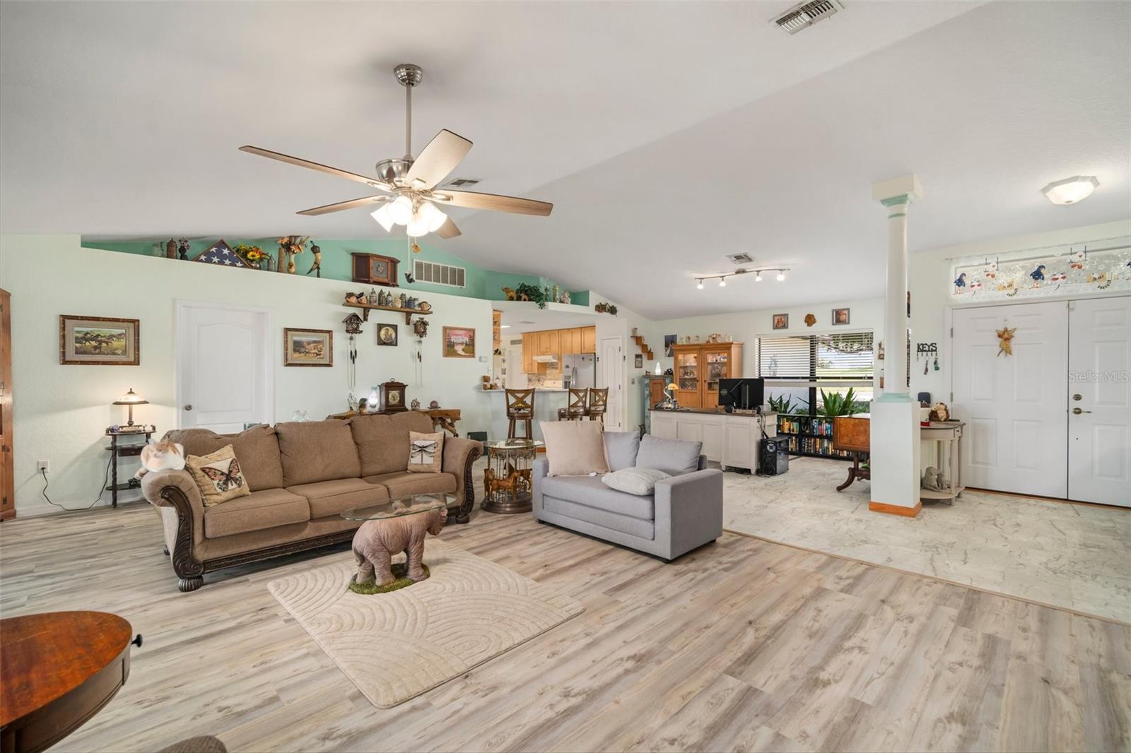 Image 7 of 46 For 1472 Ivydale Road