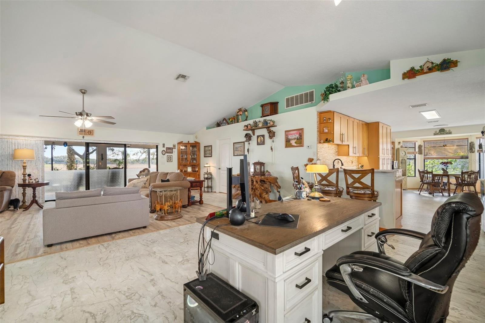 Image 8 of 46 For 1472 Ivydale Road