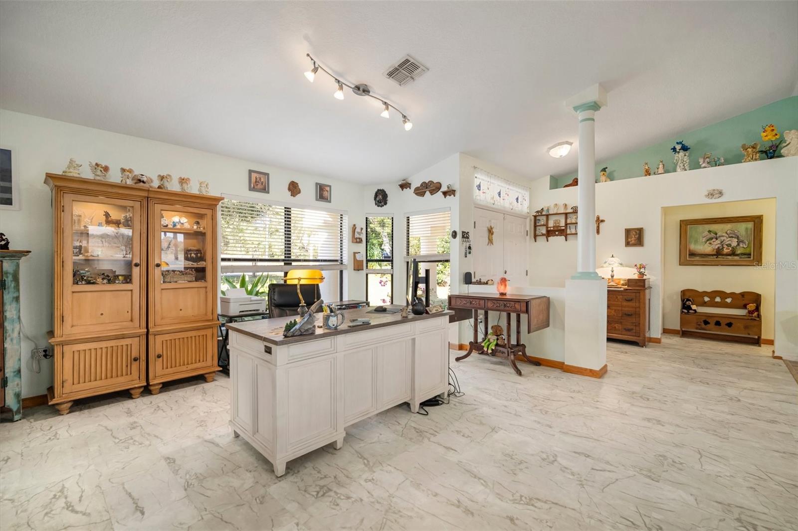 Image 9 of 46 For 1472 Ivydale Road