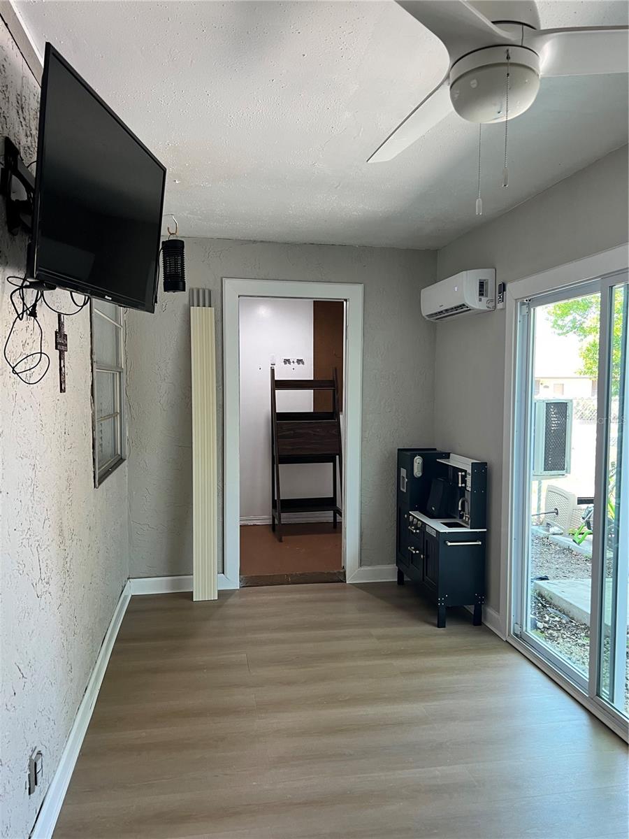 Image 10 of 14 For 1210 Cheney Highway G