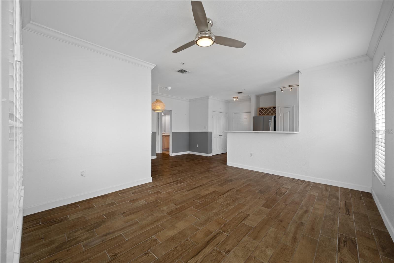 Image 14 of 52 For 5000 Culbreath Key Way 1-201