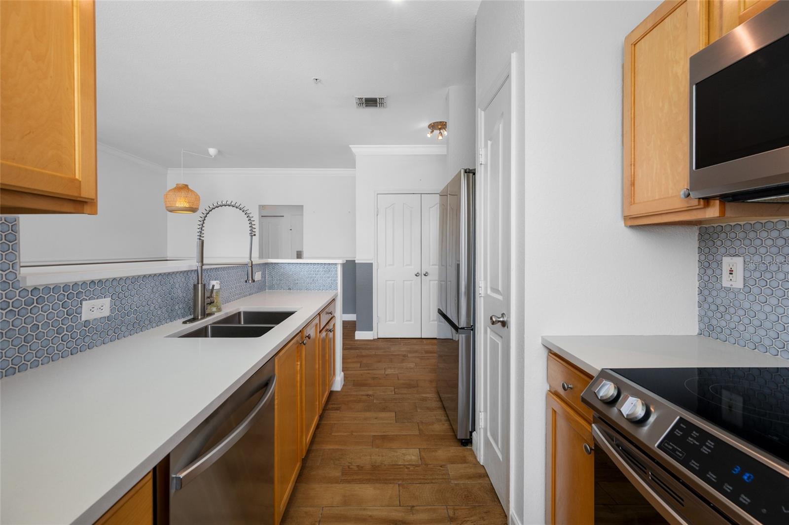 Image 19 of 52 For 5000 Culbreath Key Way 1-201