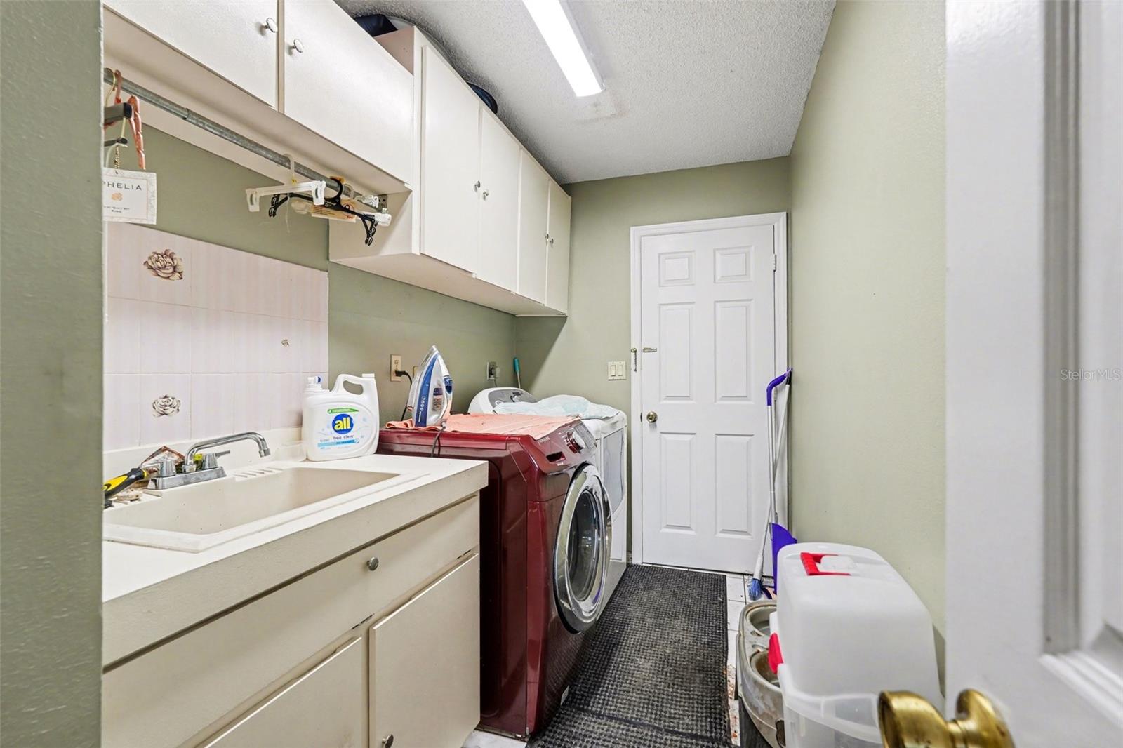 Image 21 of 31 For 10267 Elgin Boulevard