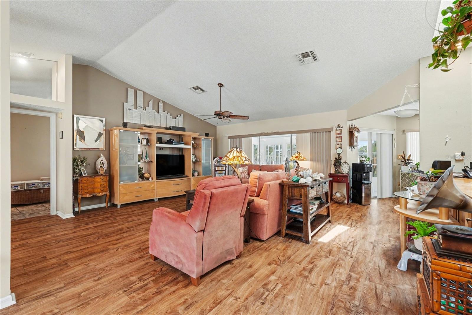 Image 6 of 31 For 10267 Elgin Boulevard