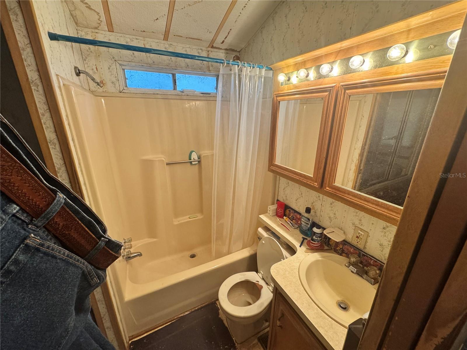 Image 37 of 60 For 17528 Coyote Road