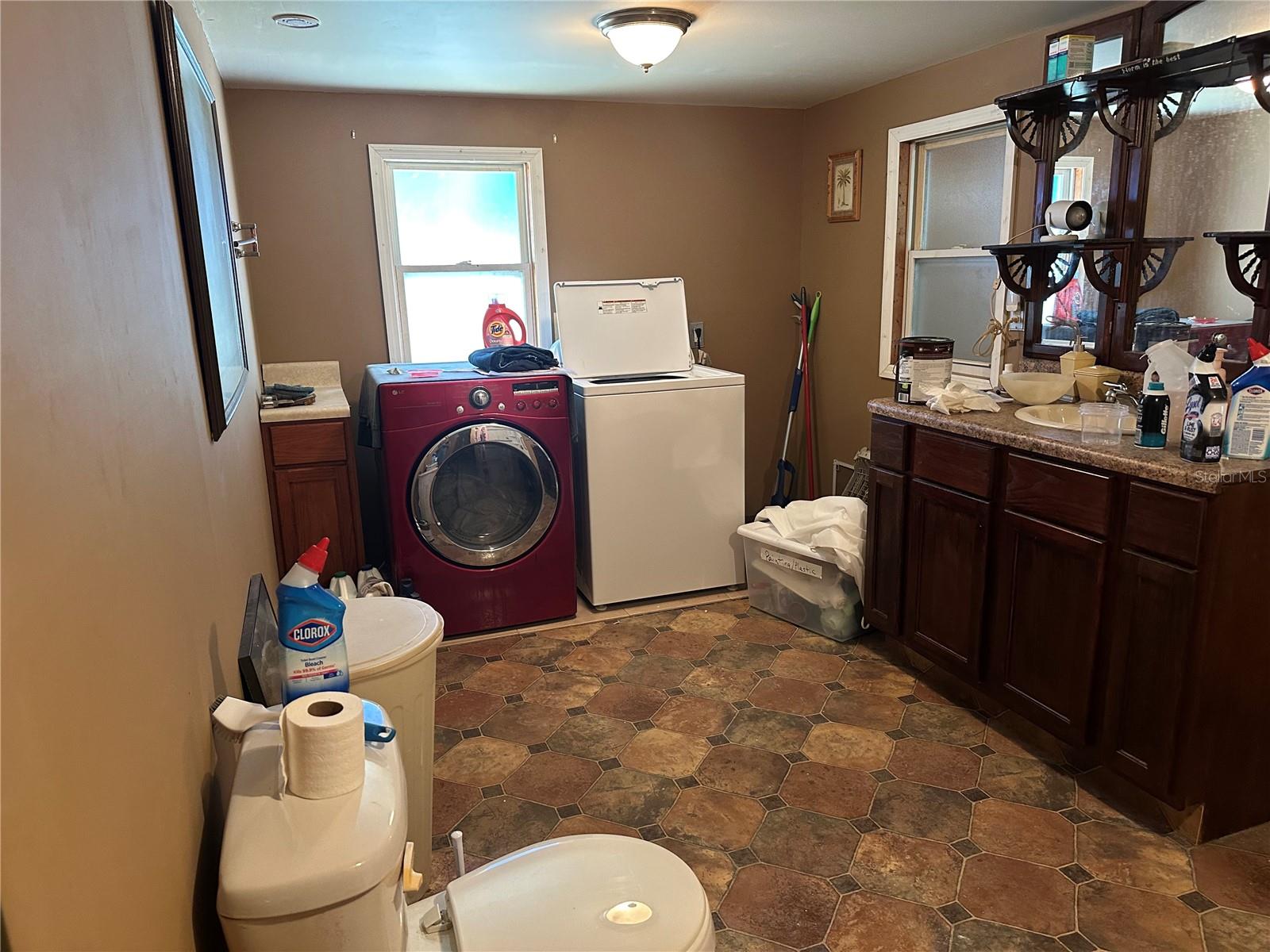 Image 14 of 26 For 8240 Edgehill Court