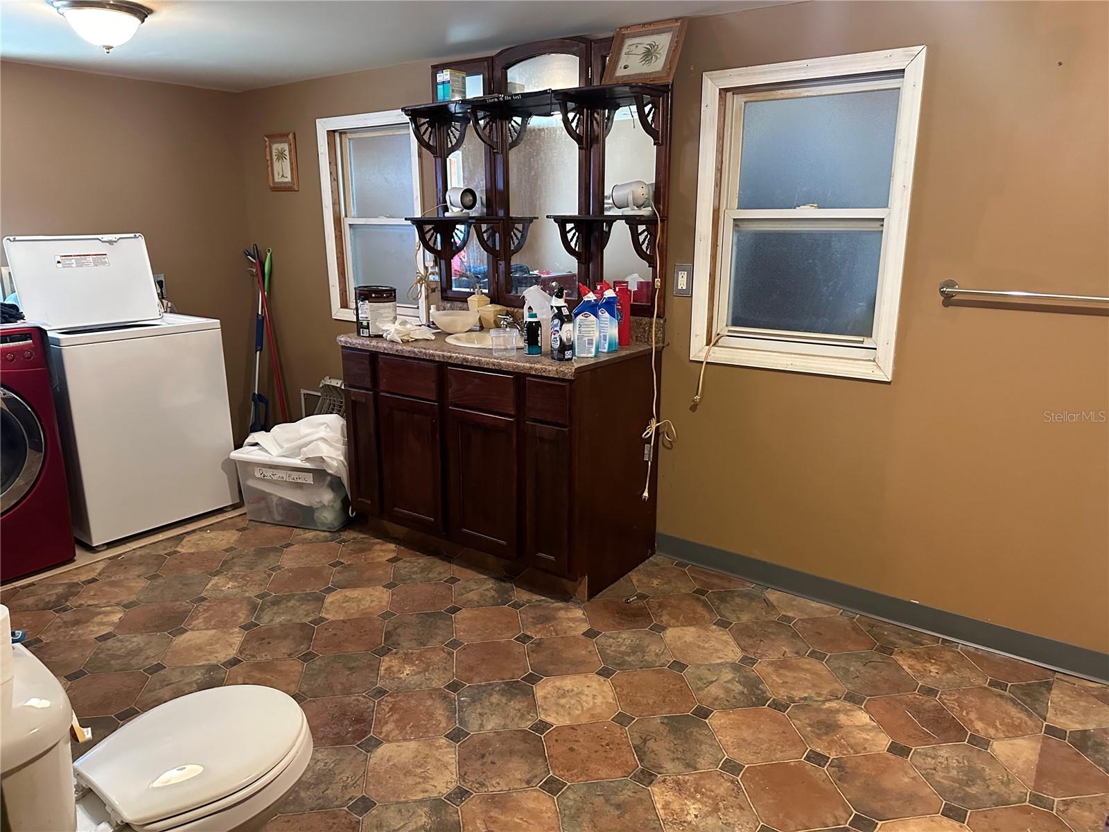 Image 15 of 26 For 8240 Edgehill Court