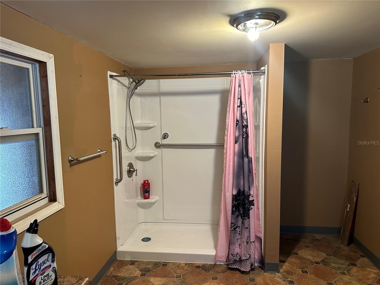 Image 17 of 26 For 8240 Edgehill Court